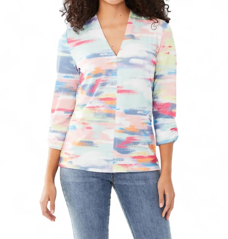 Comfortable Chic V-Neck 3/4 Sleeve Top In Abstract