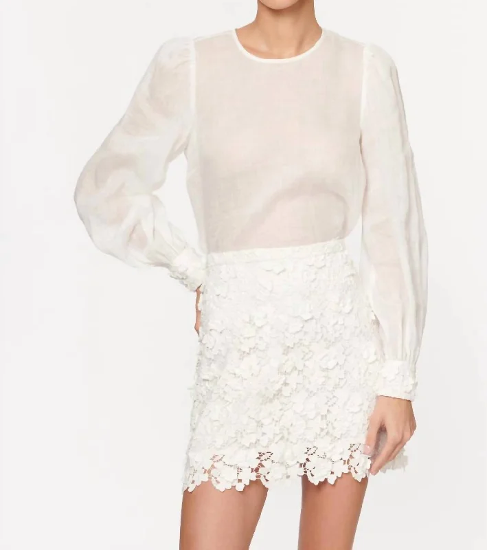 Fashionista Favorites Vivi Applique Top In White