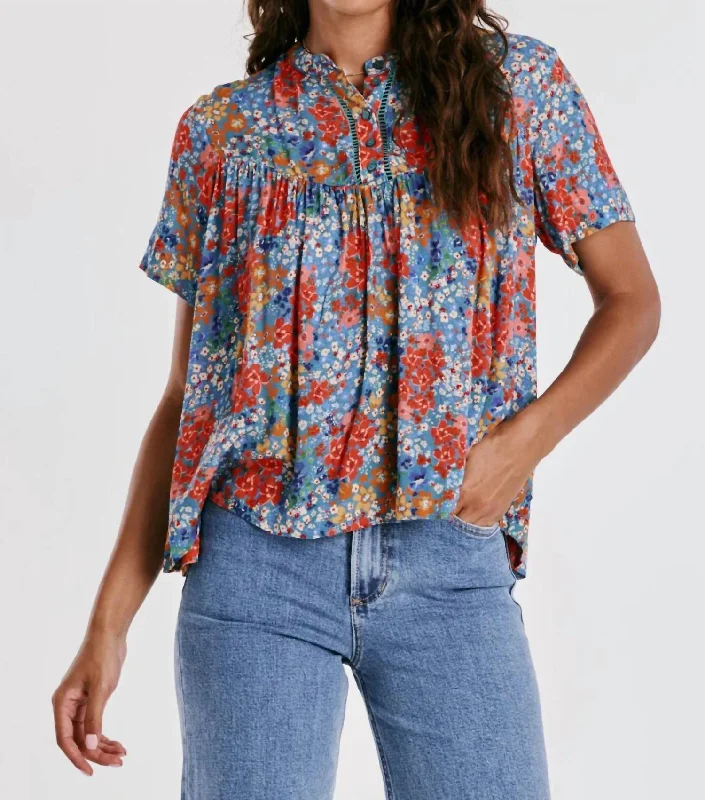 Vintage-Inspired Style Offers Joy Button Front Top In Tropical Flower